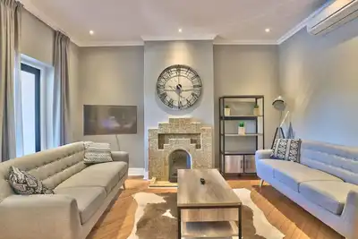 Image de Chic Apartment | Balcony | Fast WiFi | Pool Access