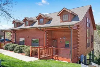 Image de Woodland Retreat for 6 | Cozy Fireplace + Pool Access