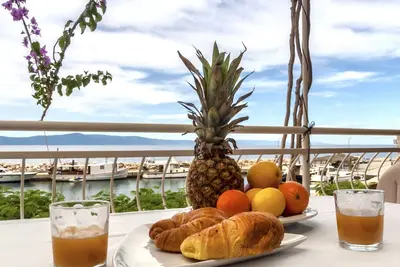Image de 1st floor apartment, balcony and sea view