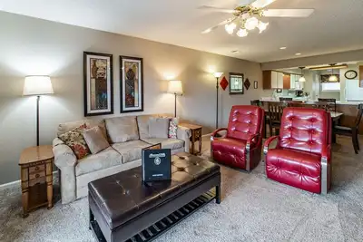 Image de 2 Bedroom, 2 Bathroom Walk-in Golf Condo with Covered Balcony, Indoor Pool Access