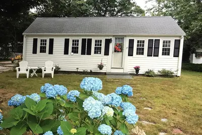 Image de Cozy Cape Home: Quiet street near Seagull Beach, short walk to restaurant, shops
