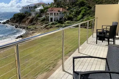 Image de Spectacular Ocean Front Unit. The ocean is steps out your door.