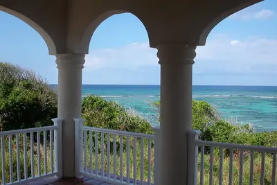Image de Another Day in Paradise, Luxury Villa on the Beach with private pool! !