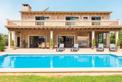 Image de Villa Lagoon. Lovely stone built Mallorcan finca with private pool.