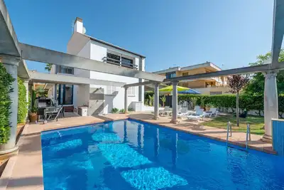 Image de Estrel - Wonderful chalet, with private pool and beautiful terraces, 280 meters fromthe be
