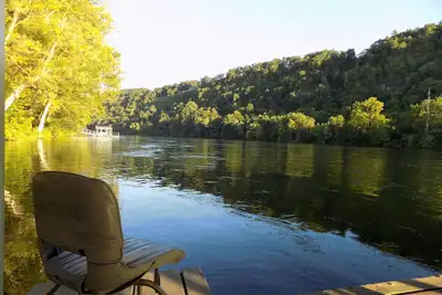 Image de Newlands Peaceful Escape close to White River with dock access.