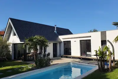 Image de Villa d'architecte - Plage - 5mn centre de Pornic - Piscine chauffée