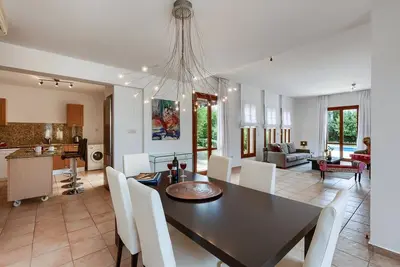 Image de Villas superieures Aphrodite Hills | Villa Superieure 0398 | Climatisation | 2 chambres | Paphos