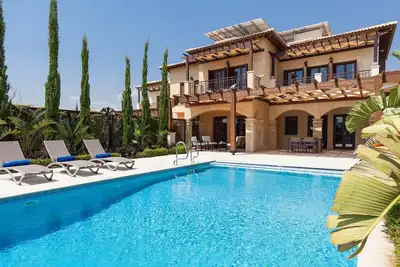 Image de Villas Elite Aphrodite Hills | Villa Junior Elite Aj04 | Piscine privee | Spa | 2 chambres | Paphos