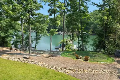 Image de Luxury on Lake Keowee. Quiet cove. Putting green. Near Clemson. Sleeps 18