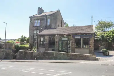 Image de The Stone Masons House, pet friendly, with hot tub in Oakworth