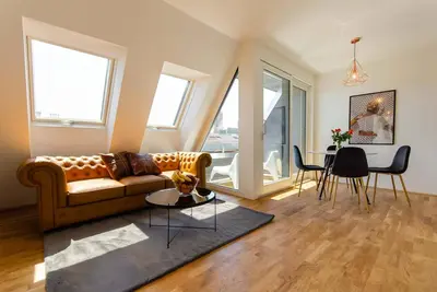 Image de Sunny & Stylish | 5★ Location, ♛ King Bed, Balcony