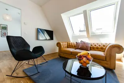 Image de ★Contemporary & Private★ | City Views | ☀Balcony