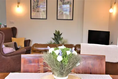 Image de Newly Converted Bar Lodge in Village location