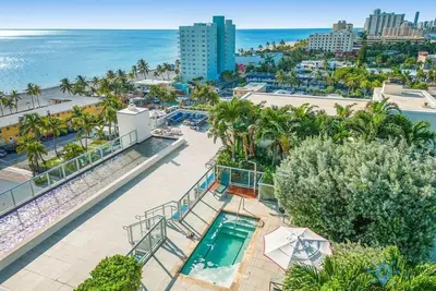 Image de Rooftop Pool+ Hot Tub|Hollywood Beach Boardwalk