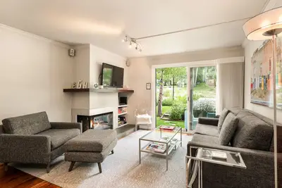 Image de Condo in Aspen Core: Lobby, Garage Parking, Elevator & A/C