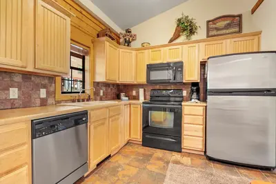 Image de Rest and Relax - Cabin with Fireplace & Whirlpool Tub near Shows & Shopping