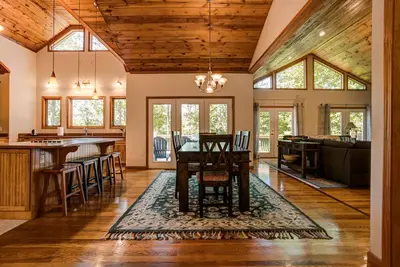 Image de Serenity Now | Beautiful Home Outside Asheville | Views, Deck, and More