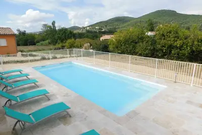 Villa avec piscine dans le sud Ardèche (proche Vallon Pont D'Arc)