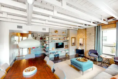 Image de Inviting & historic loft w/private terrace & full kitchen - extremely walkable