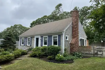 Image de Well Appointed Modern 3 bedroom Cape House, Fully Renovated in 2020!