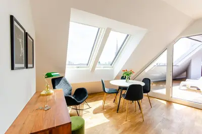 Image de ☀Spacious & Bright | Next to River, Balcony, Views
