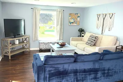 Image de Beach Bliss, Pet Friendly Retreat, With Hot Tub Near Lake Mi