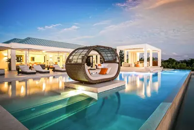 Image de Luxury villa with housekeeping, concierge, airport pickup, private pool