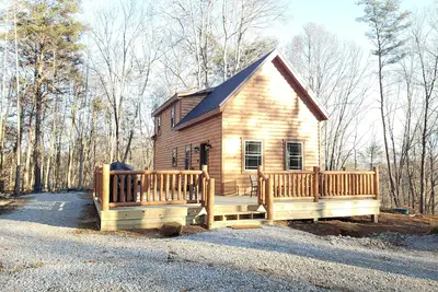 Image de Secluded, beautiful cabin with hot tub and fire pit in heart of Hocking Valley!