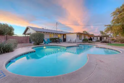 Image de Private Home + Detached Casita | Pool & Putting Green