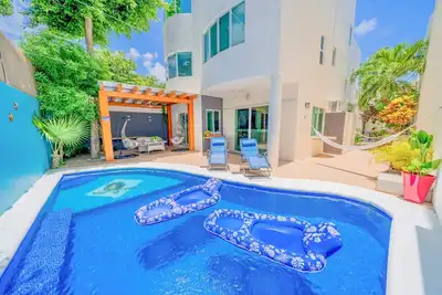 Image de 5 Bedroom Villa w/ Private Pool, Roof Garden, Amazing Location and Fast Wifi