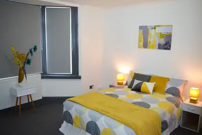 Image de Amazing 5 Bedroom Home Away From Home