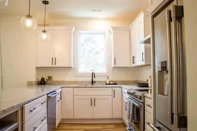 Image de Lux 2 Bed 2 Bath Apt | Dwtn Crozet (30 Nt Min)