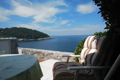 seafront  apartment Valdarke
