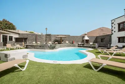Image de Appartement confortable \"5\" avec terrasse, piscine communautaire et Wi-Fi