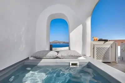 Image de Elegant Santorini House | 1 Bedroom Villa | Caldera View-Outdoor Hot Tub | Oia