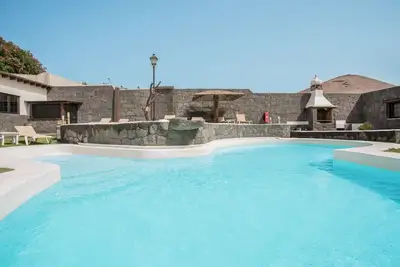 Charmant appartement \"1\" avec terrasse, piscine communautaire et Wi-Fi
