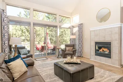 Image de Private Hot Tub! Beautiful Townhome at Eagle Crest - Remodeled ~ Fireplace