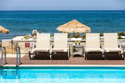 Image de Iris Luxury BeachFront Residence with Pool & Bbq, Walking to Amenities