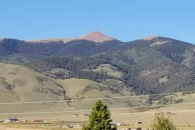 Image de Peaceful/Beautiful Mountain Views & centrally located to all the mountain fun