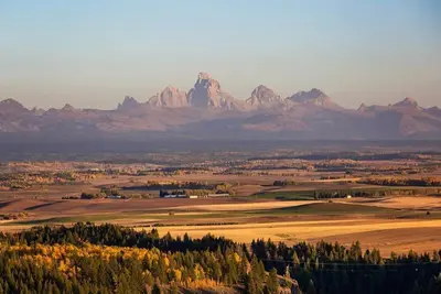 Image de East Ultimate Retreat- 1 hr to Yellowstone- Hot tub+Theater+Pool Table+Air Hocke