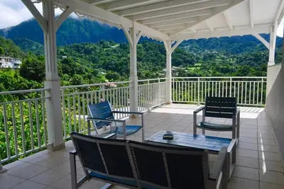 Image de Le Colibri Vert - Vue sur Les Pitons du Morne Vert