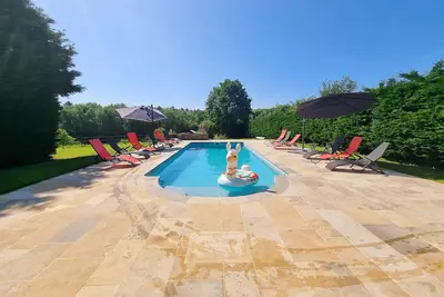 Image de Gîte spacieux de charme et de caractère en Dordogne et au coeur de la nature