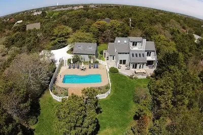 Image de Luxury 6 Bedroom Katama Home With Heated Pool