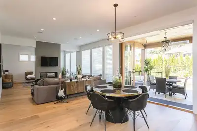 Image de Stunning and Luxurious 3 Bedroom Mansion Beside Como Lake and Blue Mountain Park