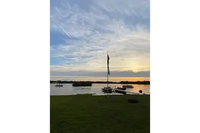 Image de Lakeside Getaway