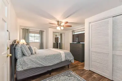 Tiny Seahorse: extended stay in Central Savannah
