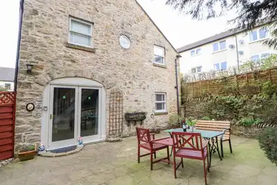 Image de Honeysuckle Cottage, pet friendly, with a garden in Richmond