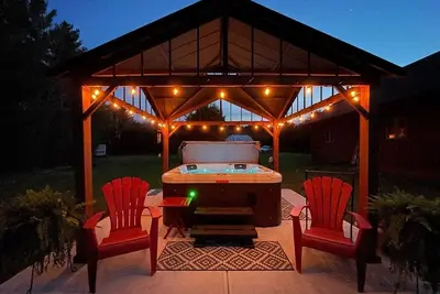 Image de Riverside Retreat Killaloe-Log Cabin with Hot Tub!