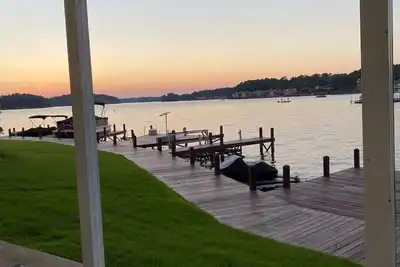 Image de Waterfront Ground level condo on Lake Hamilton